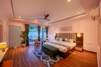 Perfectstayz Koko Maya 5 mins walk to beach  호텔