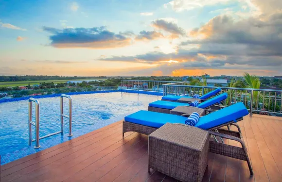 阿迪蘇琪普託白金會議中心酒店