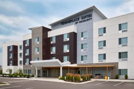 TownePlace Suites Lansing North Отели в г. Ингам Каунти