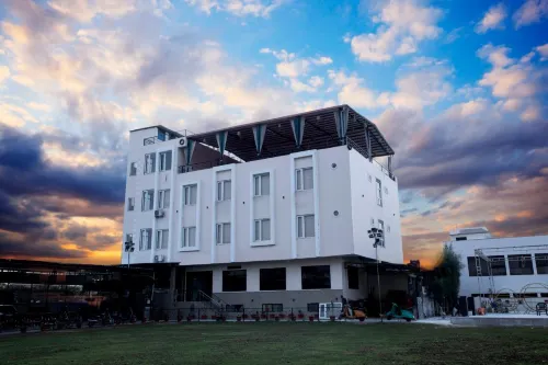 Hotel Bhairav Bagh & Restaurant - 온천