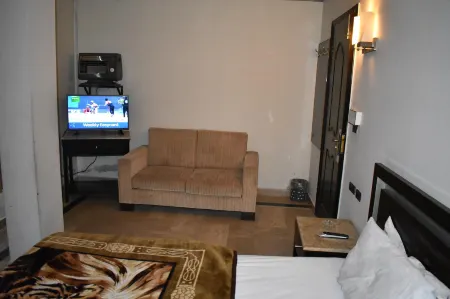 Gillanis Hotel Murree