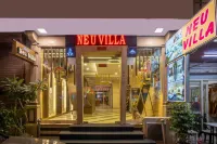 Hotel Neu Villa, City Centre - 5 Minute from Connaught Place & Ndls Station - bar