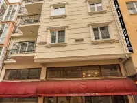 باريون هاوس هوتل Hotels near تمثال طروادة