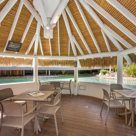 Noosa International Resort Отели рядом с достопримечательностью «Торгово-развлекательный центр Noosa Junction»