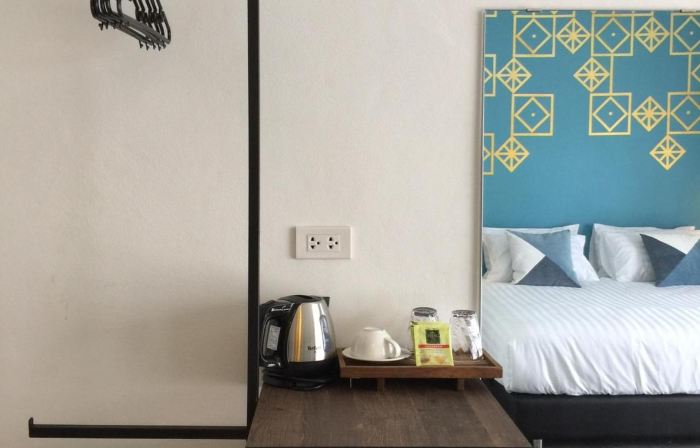 Goodnight Poshtel + Free Netflix