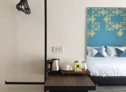 Goodnight Poshtel + Free Netflix