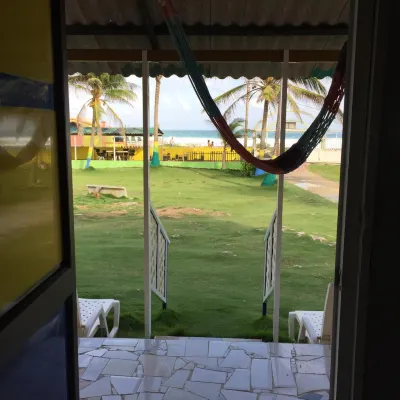 Yellow Moon Guesthouse & Apartments Hoteles cerca de Palm Road (calle de las palmas)