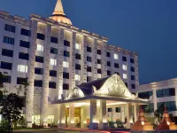 Mida Grande Hotel Dhavaravati Nakhon Pathom Hotel in zona Palazzo Senam Chan