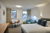 Balmoral On York - balcony