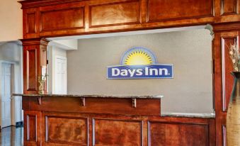 Days Inn & Suites by Wyndham Houston North/Spring