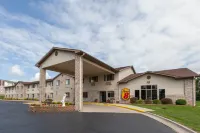 Super 8 by Wyndham Big Rapids Hotels near Fred Meijer White Pine Trail State Park