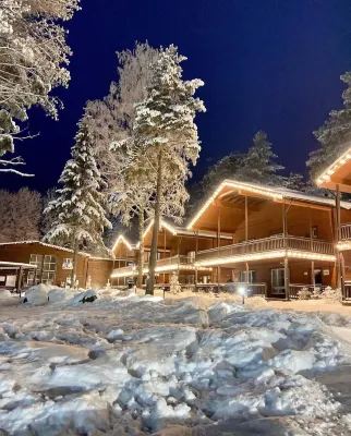 Zagorodnyi klub Zhemchuzhina Hotels near Staryy Dom