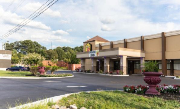 Super 8 by Wyndham Goldsboro