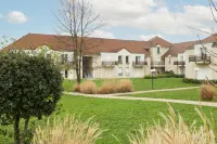 Zenitude Hôtel Résidences Roissy Village - Apartments