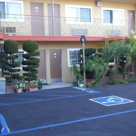Fullerton Lodge