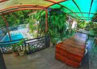White Summerville Tourist Inn - Pools
