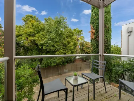 Central Shepparton Apartments Отели в г. Шеппартон