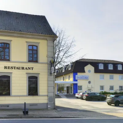 Hotel Haus Kronenthal Hotel dekat Gallopprennbahn