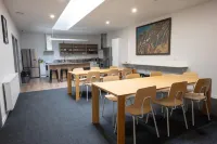 Alpine Junction Townhouse Apartments, Lodge & Hotel Hotels in Albert Town