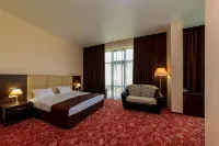 Kaliforniya Hotel Hotels near Zolotaya Bukhta