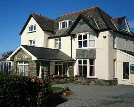 Cadwgan House Hotels in Dyffryn Ardudwy