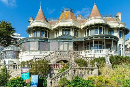 Heathlands Hotel Отели рядом с достопримечательностью «Bournemouth University Weston Library, Lansdowne Campus»