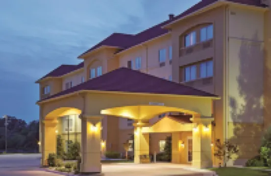 La Quinta Inn & Suites by Wyndham Fort Worth NE Mall