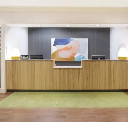 Spark by Hilton Montreal Brossard