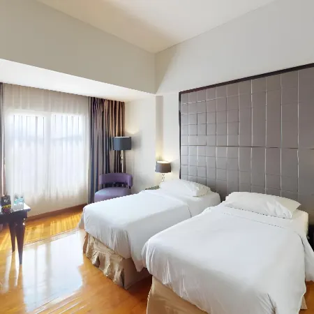 Hotel Diradja Отели рядом с достопримечательностью «Статуя Панчоран»
