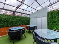 هوتل سي جي ات وجوتا أيربورت Hotels near سيمون بوليفار سنترال بارك