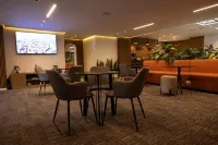 Hotel ByHours Las Américas - Bãi đậu xe