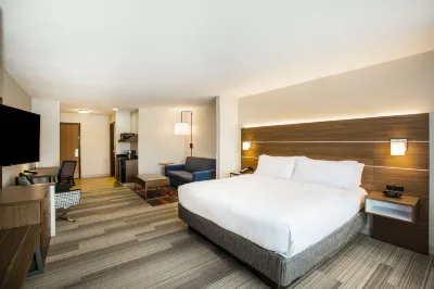 Holiday Inn Express & Suites Bellevue (Omaha Area) Hotels in Bellevue Second II