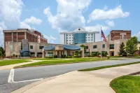 Holiday Inn Express & Suites Greenwood Mall Hotels in Гринвуд
