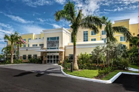 Residence Inn Fort Lauderdale Pompano Beach Central Отели рядом с достопримечательностью «Laguna Bay Nursery Inc»