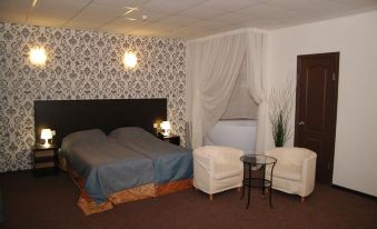 Aster Hotel-Zuro