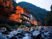 哈南諾薩託溫泉山水館 JR高槻站附近的飯店
