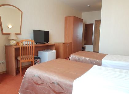 Hotel "avgust"