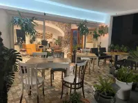 Black Market Hotel - sarapan