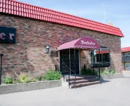 Ramada by Wyndham Medicine Hat - parking