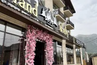 GrandShale Hotel