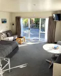 Jade Court Motel