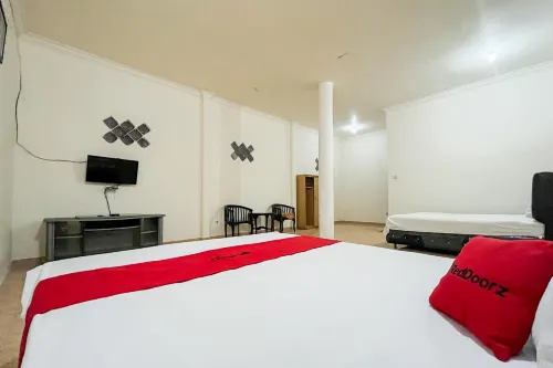 RedDoorz Syariah at Santana Stasiun Kepanjen Hotels in Kepanjen