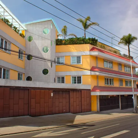 La Casa del Reloj - Zona de Hospitales Отели рядом с достопримечательностью «Стадион «Ацтека»»