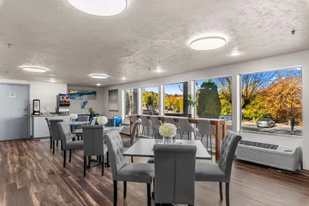 Clarion Pointe Wenatchee