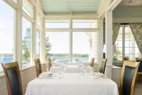 Spruce Point Inn Resort and Spa - parking