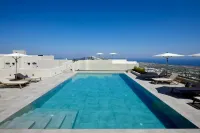 Mayu Suites - Rooftop Pools