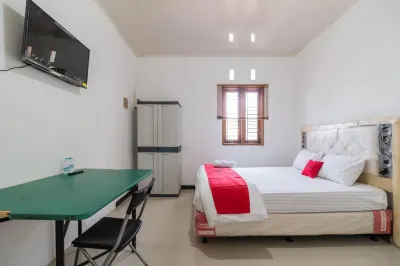 RedDoorz Near Terminal Bubulak Bogor Hotels near Fun City Hypermart Yasmin Bogor