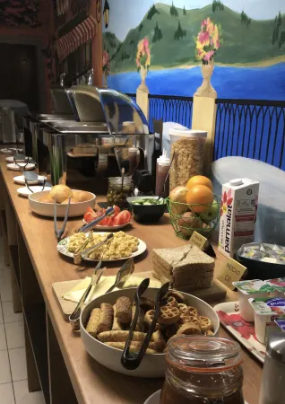 Aron (Арон) Отели рядом с достопримечательностью «Комитет Земельных и Имущественных Отношений»