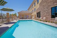 Holiday Inn Express & Suites CLOVIS-FRESNO AREA by IHG - piscina