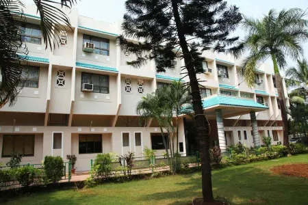 Hotel Ravi Kiran Отели рядом с достопримечательностью «Сасаван Бич»